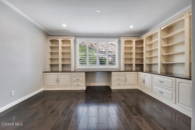 Building Photo - 6320 Ballantine Pl