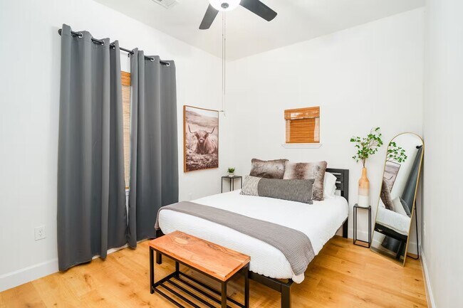 Building Photo - 502 Dark St