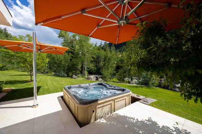 Building Photo - 1411 Crystal Lake Rd