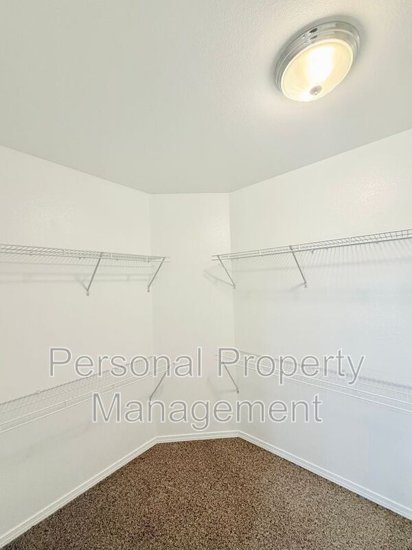 Building Photo - 16524 NE 19th St