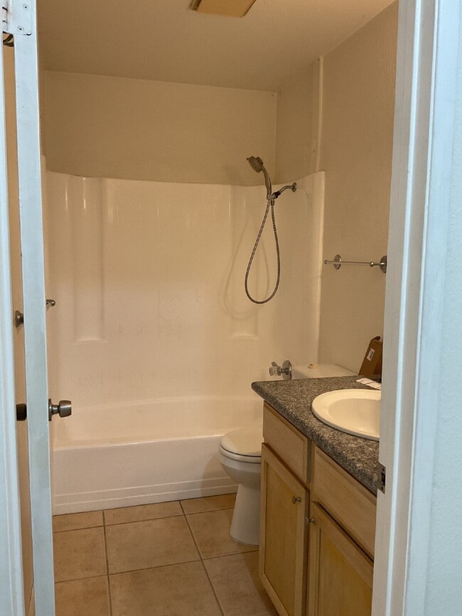Building Photo - "Discover Coastal Living: Spacious 3-Bed, ...