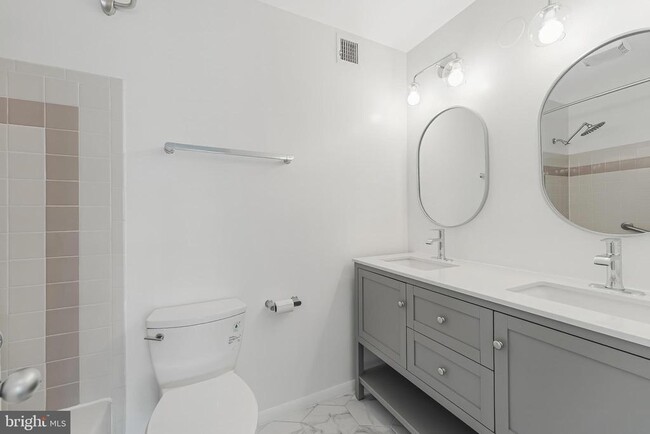 Building Photo - 1719 Ascot Way