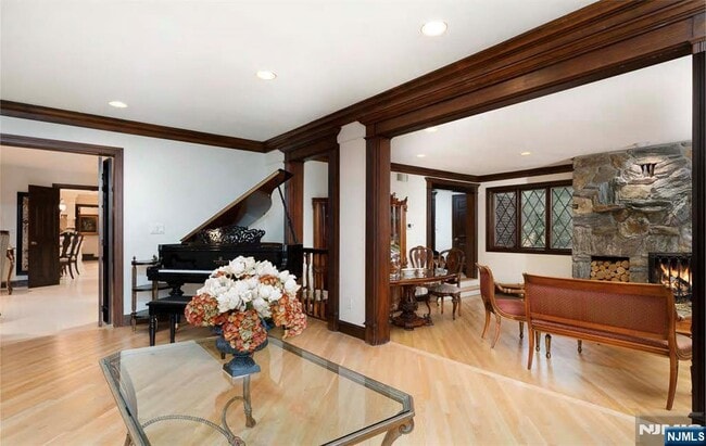 Building Photo - 39 Springhouse Rd