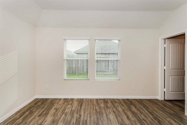 Building Photo - 5707 S Brenwood Dr