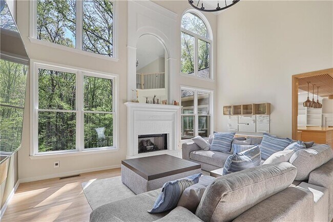 Building Photo - 2740 Stonehill Way
