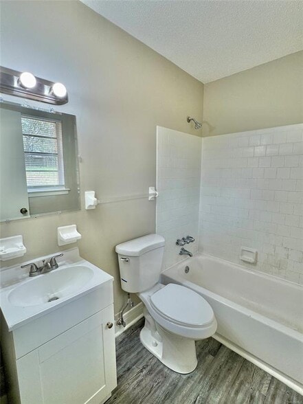 Building Photo - 523 Placid Dr