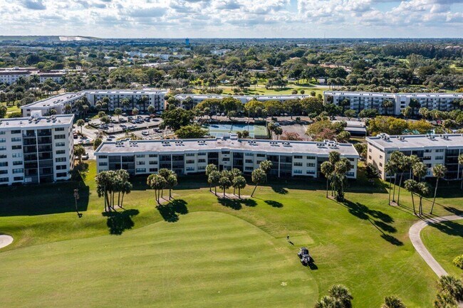 Building Photo - 2420 Deer Creek Country Club Blvd