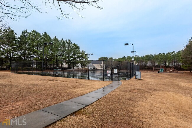 Building Photo - 246 Village Square Dr