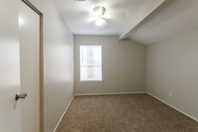 Building Photo - 1603 N Red Cedar Cir