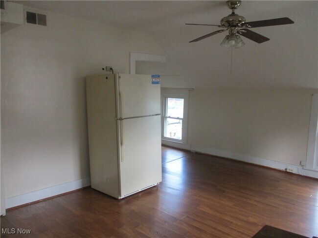 Building Photo - 203 S Diamond St