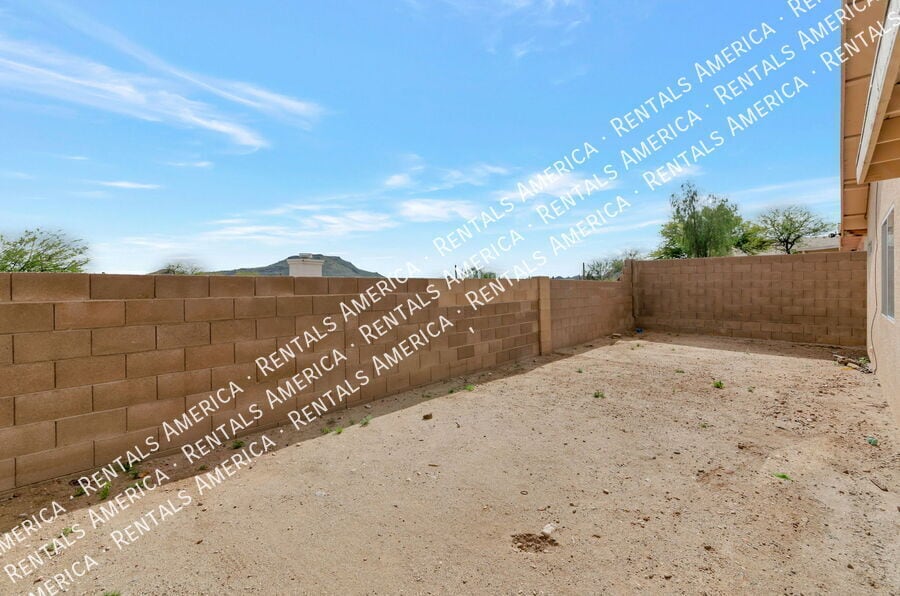 Building Photo - 1202 N Thunder Ridge Dr