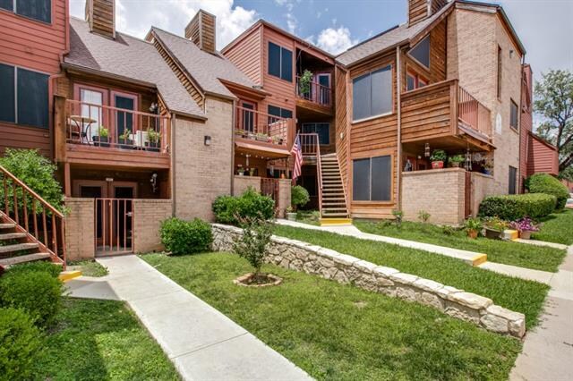 Building Photo - 2300 Balsam Dr