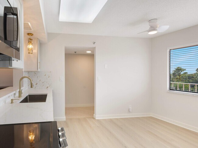 Building Photo - 7380 S Oriole Blvd