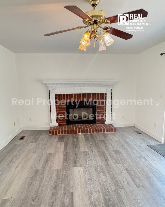 Building Photo - 3-Bedroom Single-Family Home in Waterford, Michigan