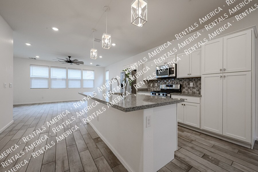 Building Photo - 1857 W 22nd Ave