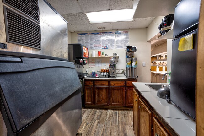 Building Photo - 2414 S Gordon St