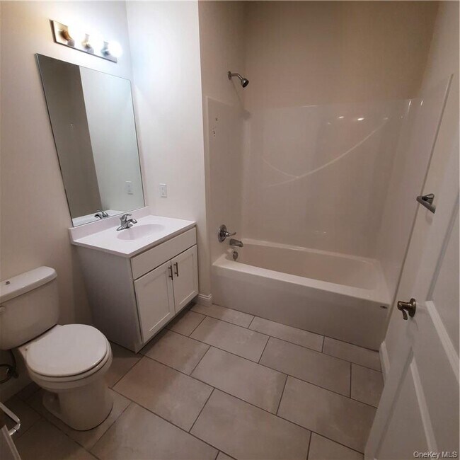 Building Photo - 250 NY-32