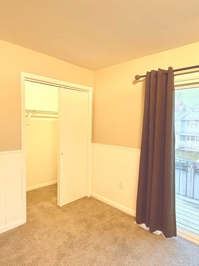 Building Photo - 3 Bedroom House