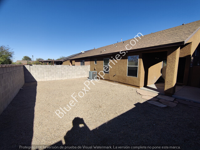 Building Photo - 2 Bedroom Townhome in Central Location