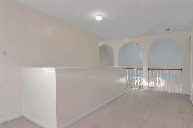 Building Photo - MOVE IN READY