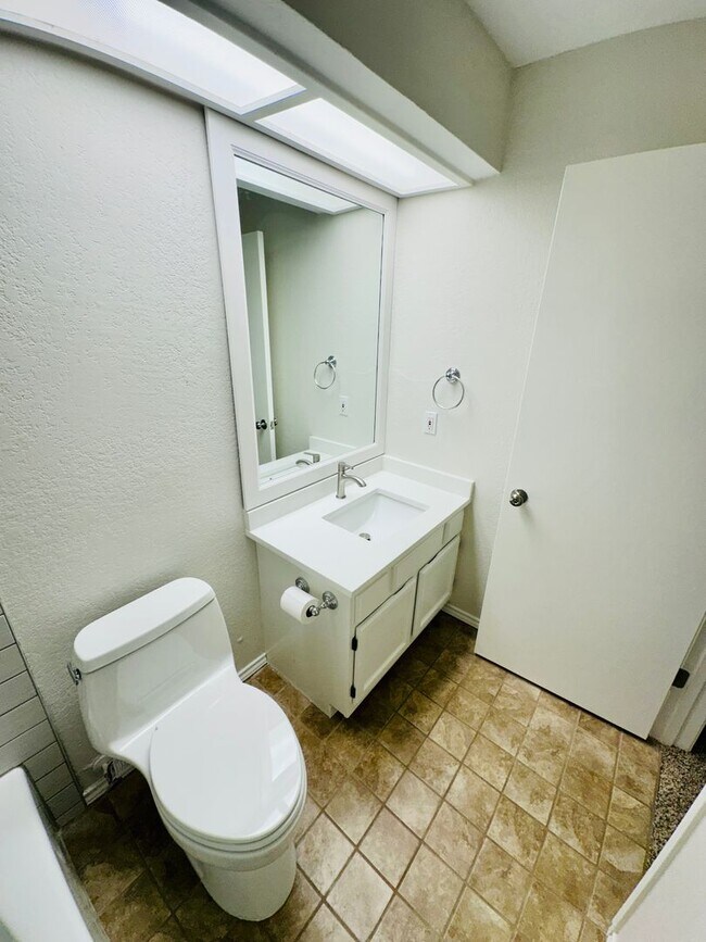 Building Photo - 1 MONTH FREE !!! - Charming 2 Bed 2 Bath Condo with Nature Views in Stillhouse Canyon - Spicewood...