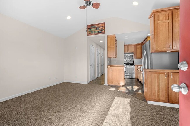 Building Photo - Darling cottage nestled in the woods near Holiday Market in Pleasant Valley!