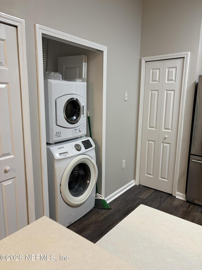 Building Photo - 6099 Maggies Cir