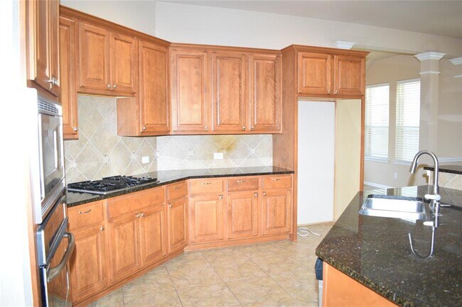 Building Photo - 7233 Via Dono Dr