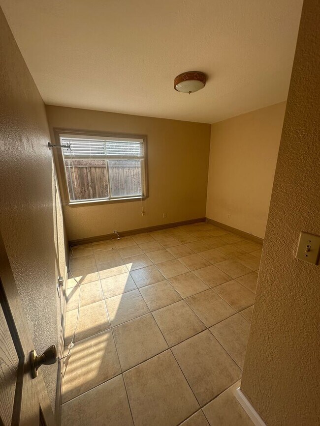 Building Photo - 891 St Andrews Dr