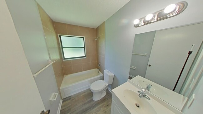 Building Photo - Beautiful 1 Bed 1 Bath Close to Town