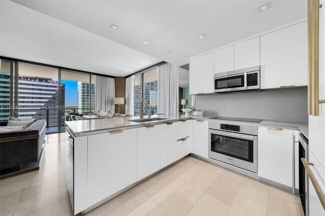 Building Photo - 88 SW 7th St