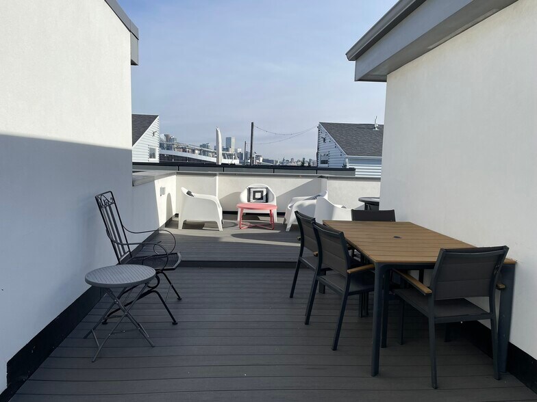 Building Photo - 3071 W 16th Ave