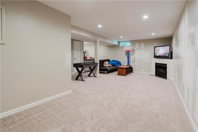 Building Photo - 446 Anna Marie Dr