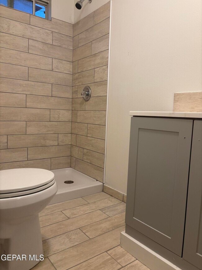 Building Photo - 601 N Copia St