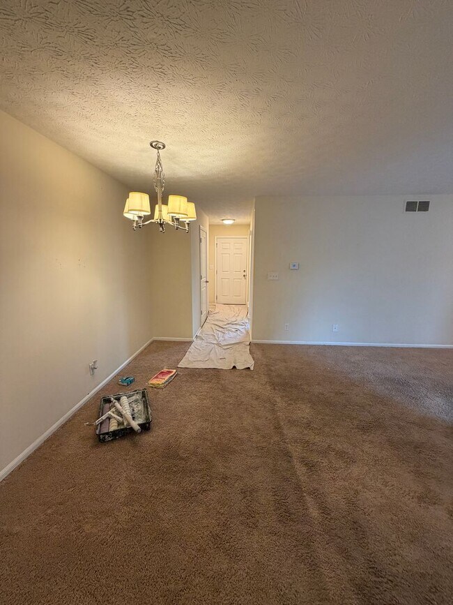 Building Photo - 2 bedroom duplex