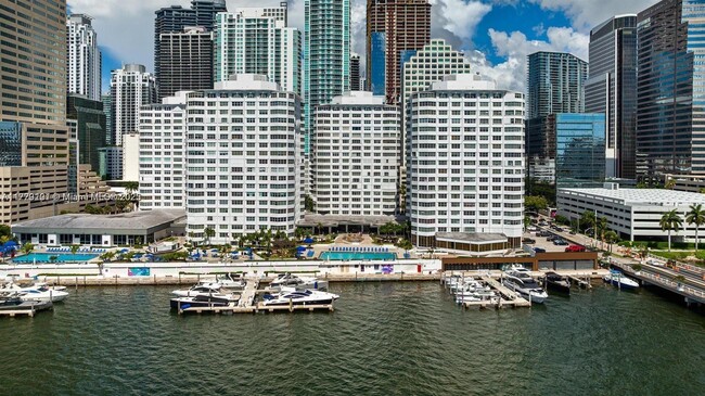 Building Photo - 905 Brickell Bay Dr