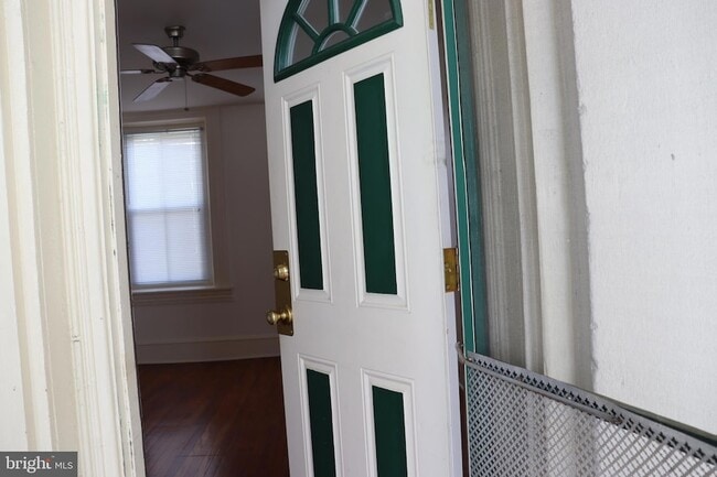 Building Photo - 421 Lyceum Ave