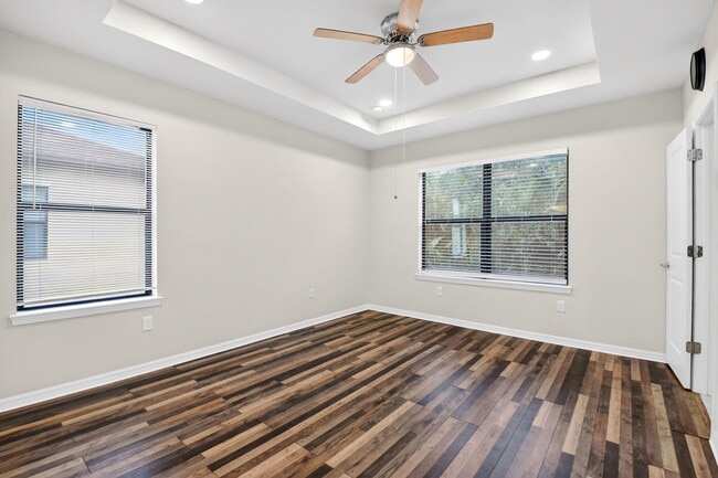 Building Photo - 2833 Troubadour St