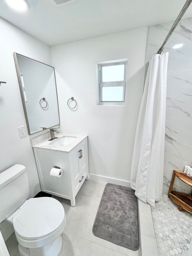 Building Photo - 1130 NE 18th Ave