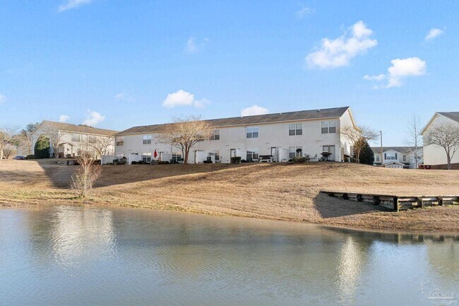 Building Photo - 707 Majestic Dr