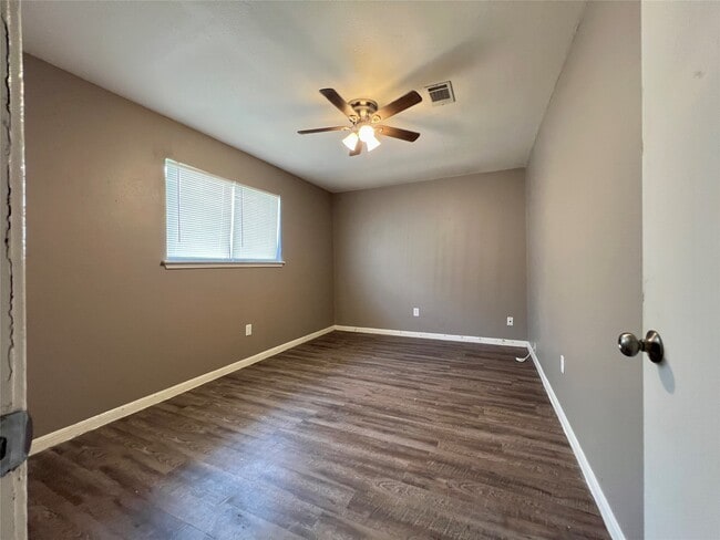 Building Photo - 12819 Claygate Dr