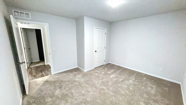 Building Photo - Lovely 4-Bedroom Home Near Ivanhoe Park / ...