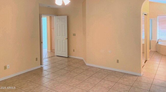 Building Photo - 694 N Longmore St