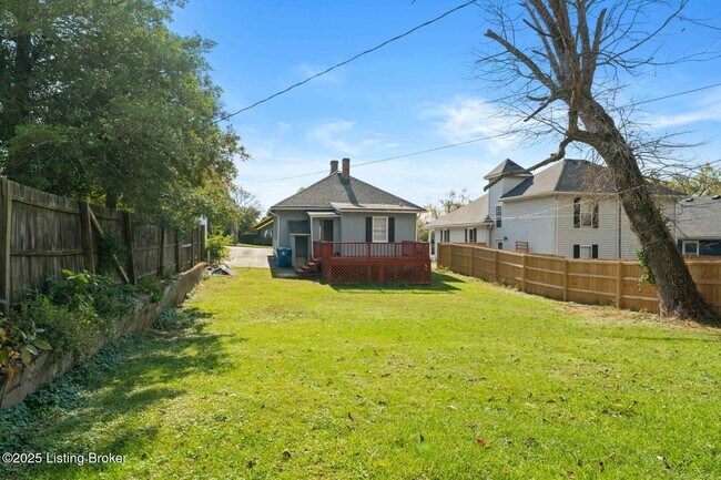 Building Photo - 1319 Maple St