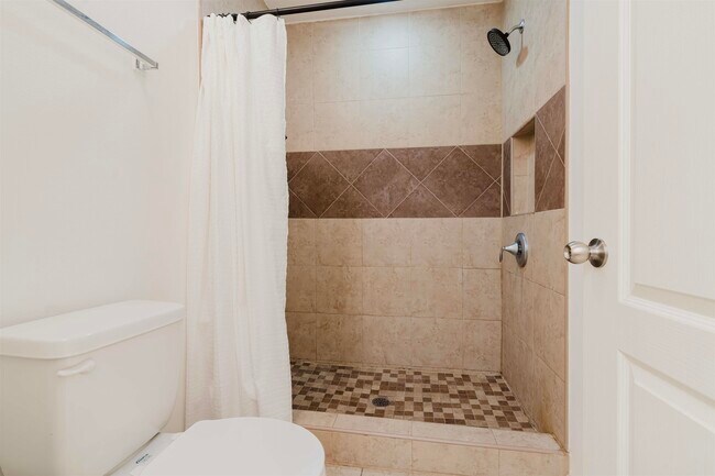 Building Photo - 5704 Montevista Dr