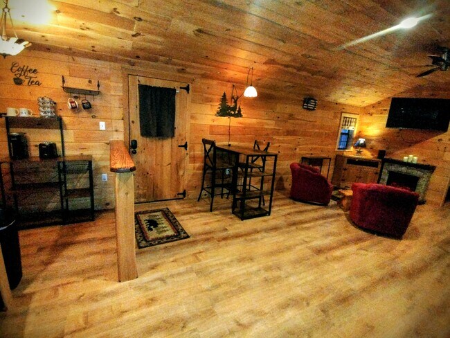 Building Photo - 554 Hovermale Ln