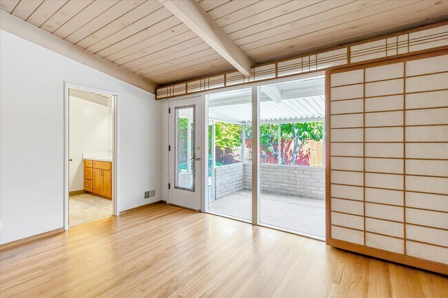 Building Photo - 3 Bedroom 2 Bath Home located in Palo Alto's Palo Verde Neighborhood!
