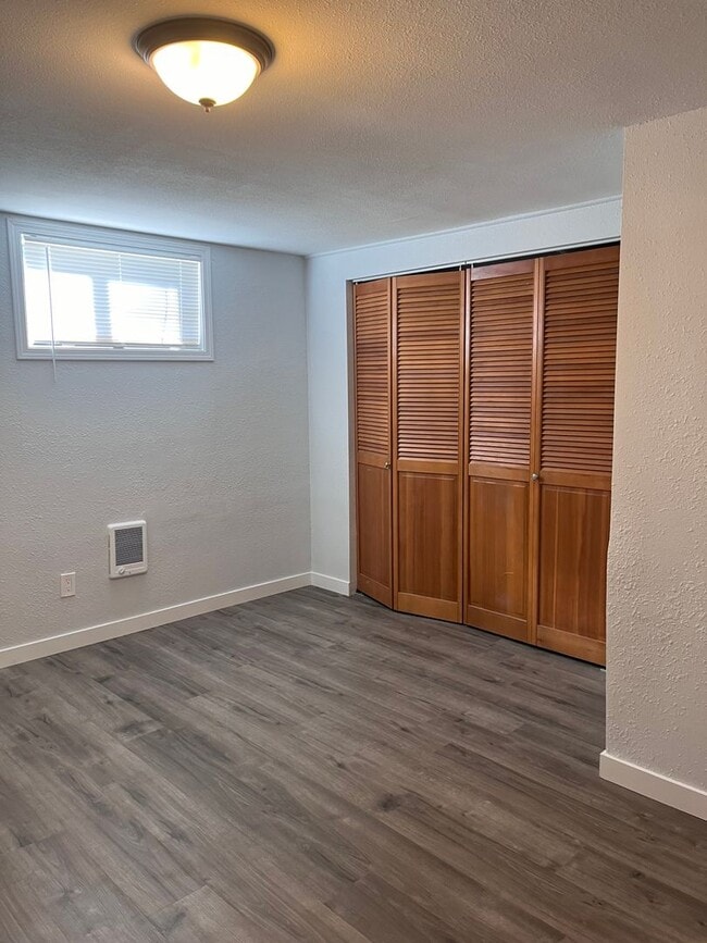 Building Photo - 5622 35th Ave E