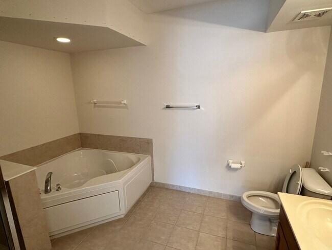 Building Photo - 3501 Wellington Ct