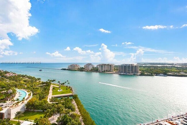 Building Photo - 1000 South Pointe Dr